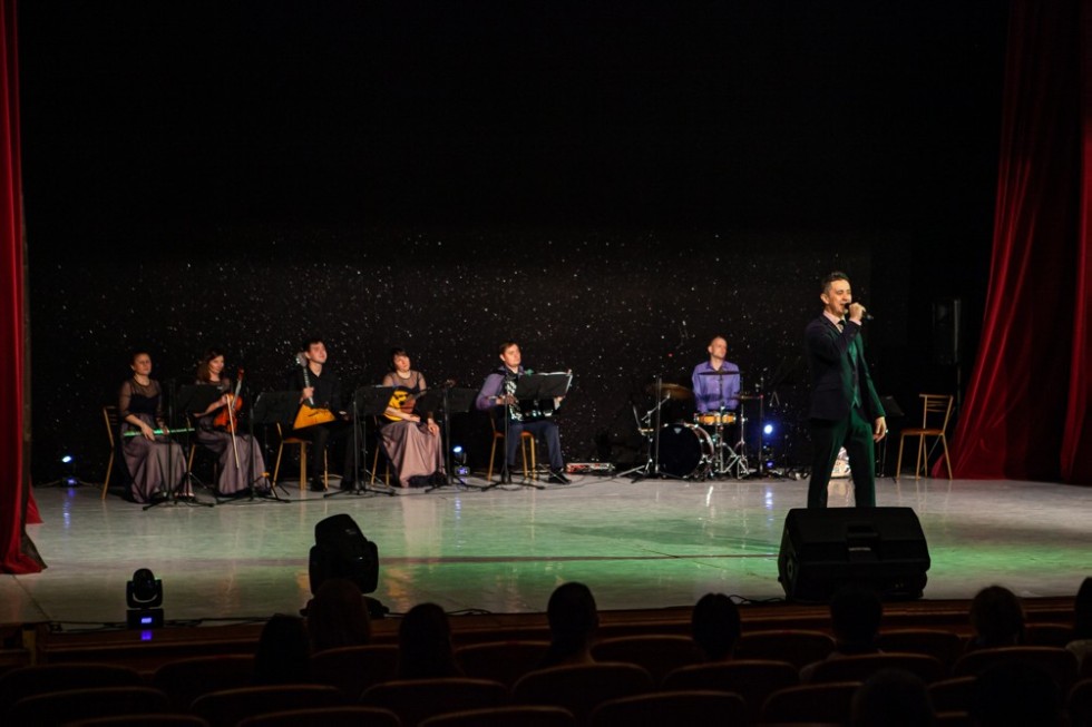 Студенты и сотрудники Елабужского института КФУ посетили концерт ансамбля народного танца 'МИРИДАНС' Студенты и сотрудники Елабужского института КФУ посетили концерт ансамбля народного танца 'МИРИДАНС'