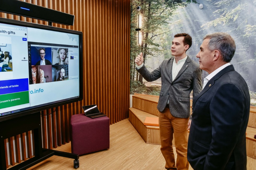 President of Tatarstan Rustam Minnikhanov learned about Kazan University's distance education capabilities