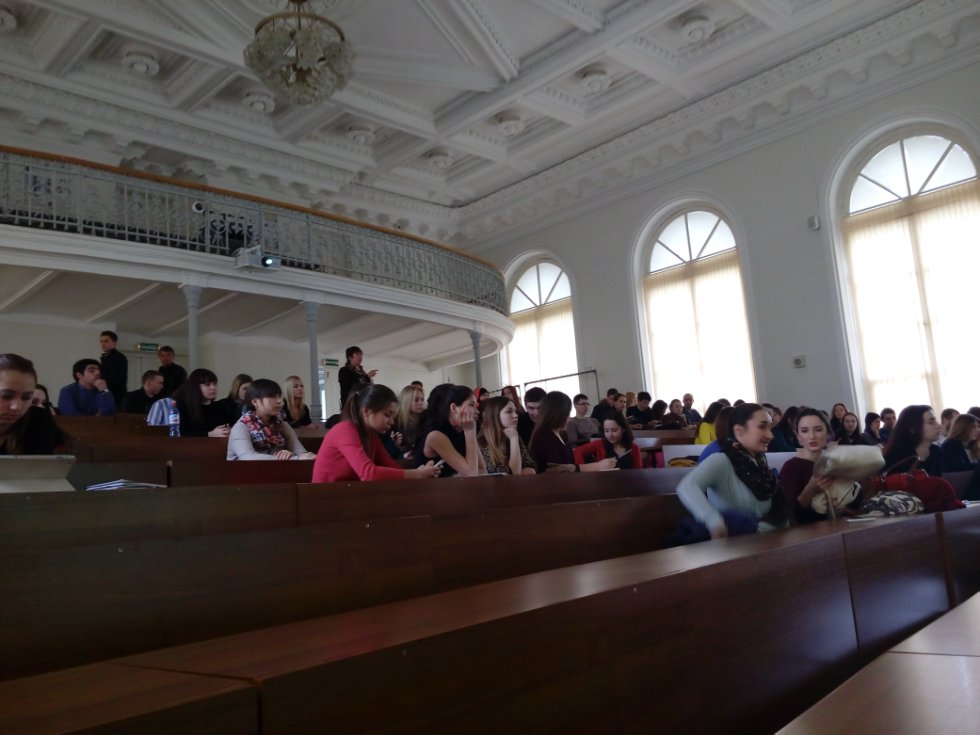 На минувшей неделе c 6 ? 10 апреля 2015 года Отдел развития карьеры Департамента образования КФУ проводил 'Дни карьеры', для студентов, обучающихся на 3-5 курсе, где студенты отделения финансов приняли активное участие. На минувшей неделе c 6 ? 10 апреля 2015 года Отдел развития карьеры Департамента образования КФУ проводил 'Дни карьеры', для студентов, обучающихся на 3-5 курсе, где студенты отделения финансов приняли активное участие.