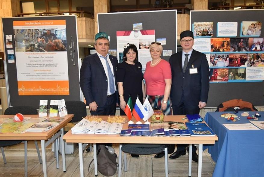 Делегация ИМОИиВ КФУ посетила с рабочим визитом ряд немецких университетов и научных центров Делегация ИМОИиВ КФУ посетила с рабочим визитом ряд немецких университетов и научных центров