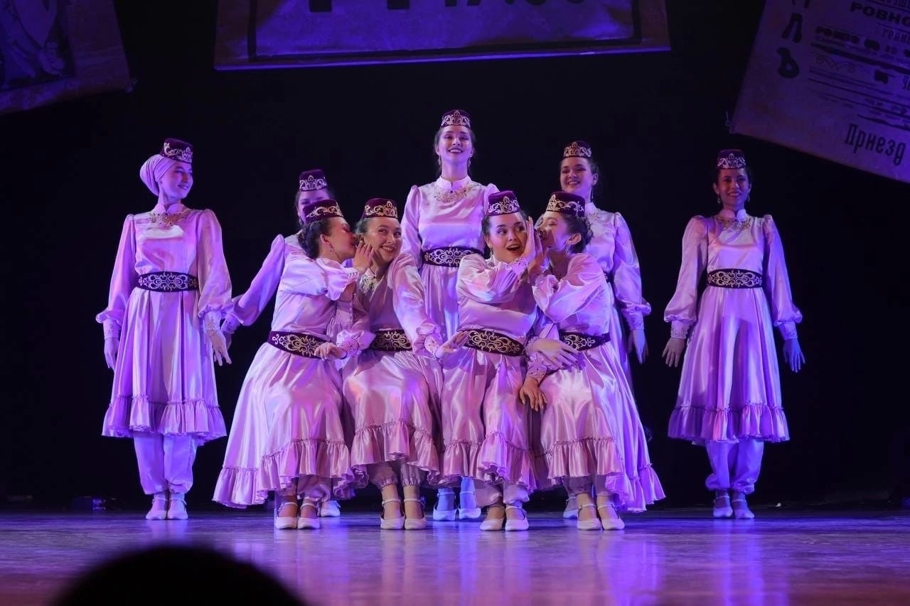 Танцевальный коллектив 'Яшьлек' Танцевальный коллектив 'Яшьлек'