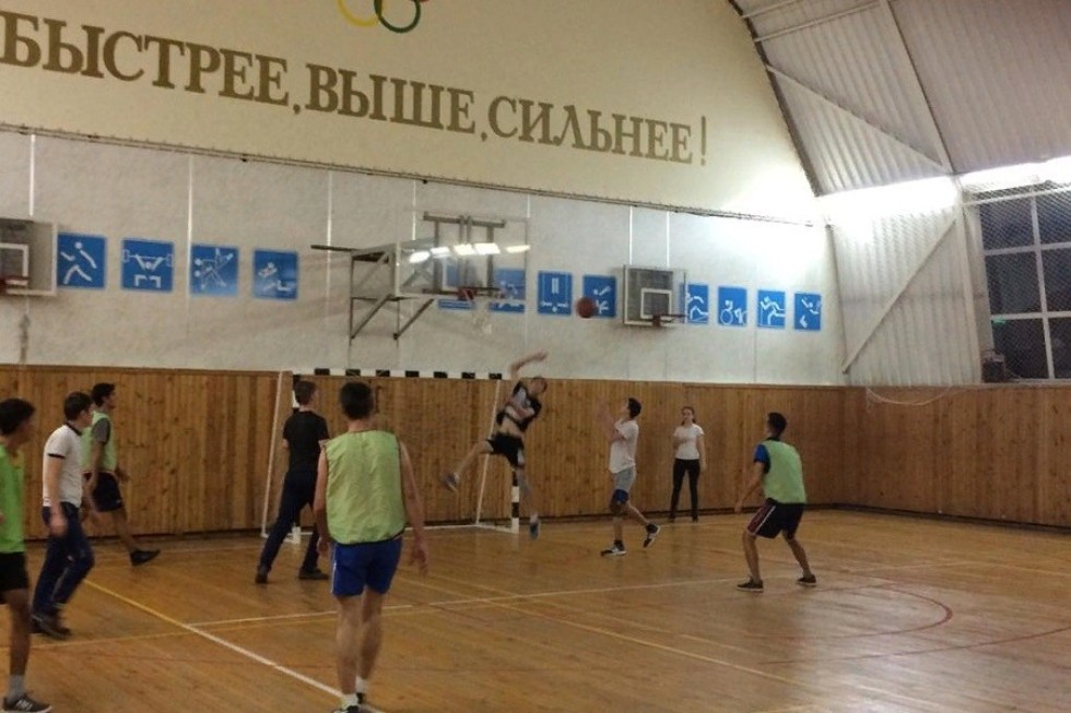 Первокурсники продолжают состязаться в различных видах спорта Первокурсники продолжают состязаться в различных видах спорта