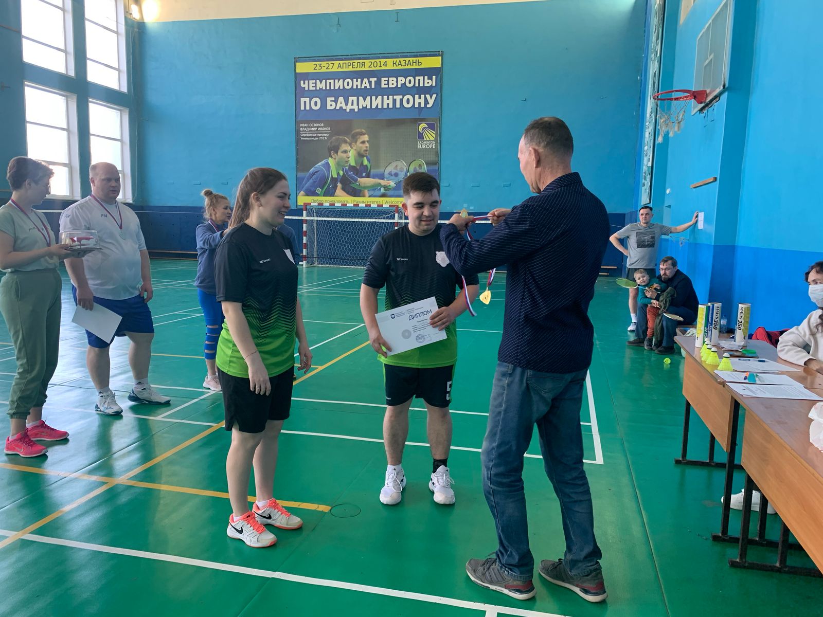 Лично-командный турнир по бадминтону среди работников КФУ и членов их семей Лично-командный турнир по бадминтону среди работников КФУ и членов их семей