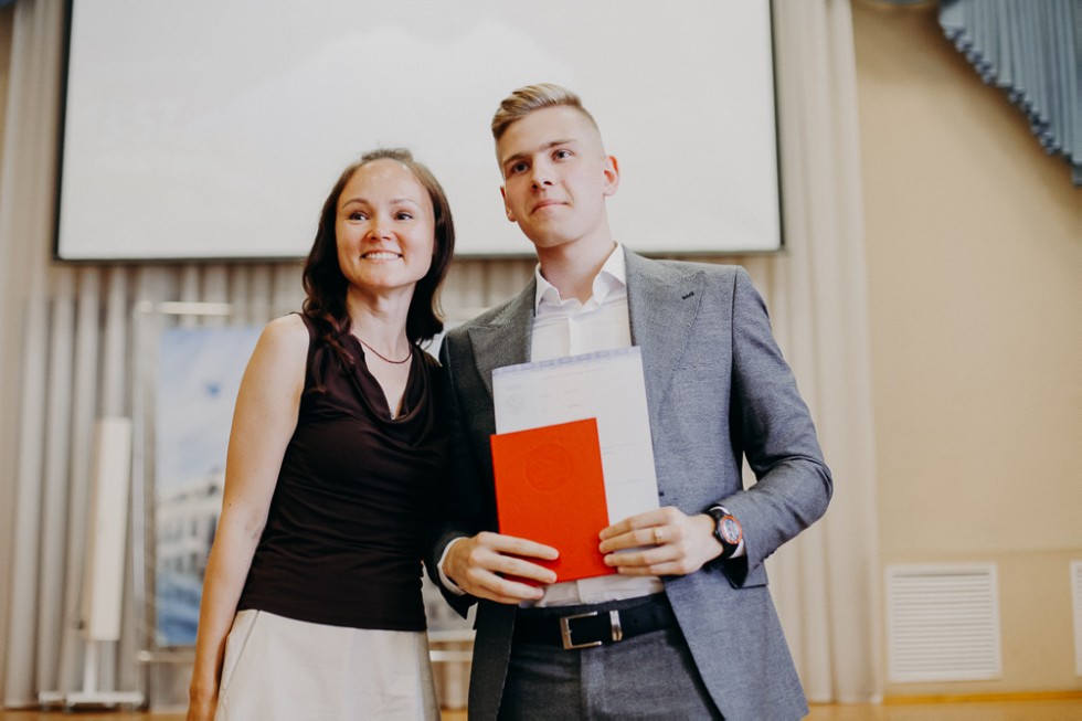 Состоялось торжественное вручение дипломов выпускникам бакалавриата по направлению Состоялось торжественное вручение дипломов выпускникам бакалавриата по направлению