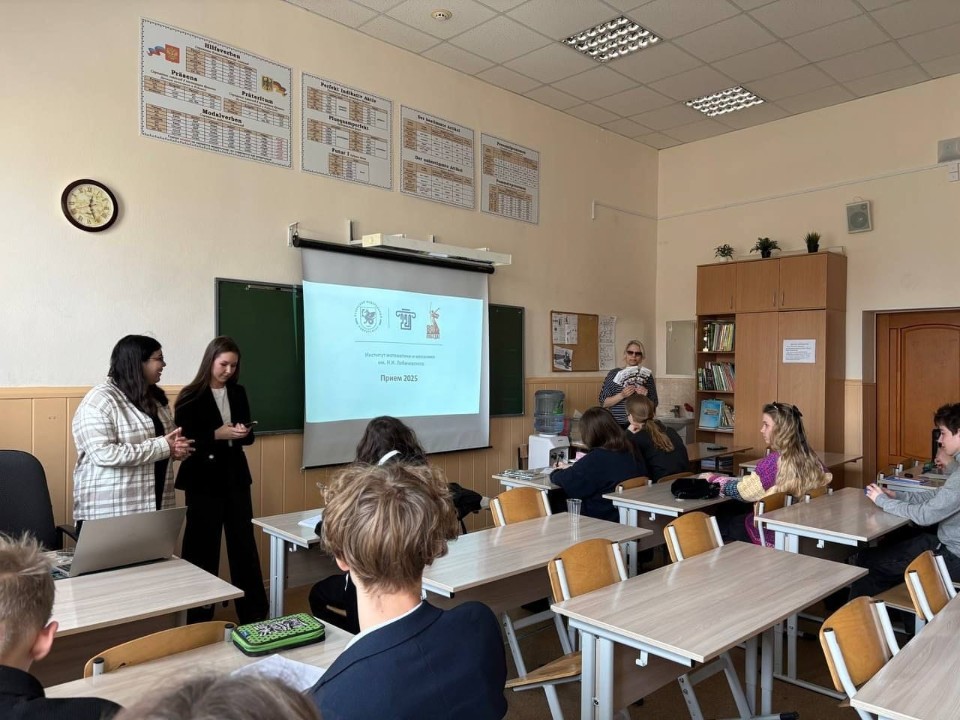 На встрече с выпускниками школ На встрече с выпускниками школ