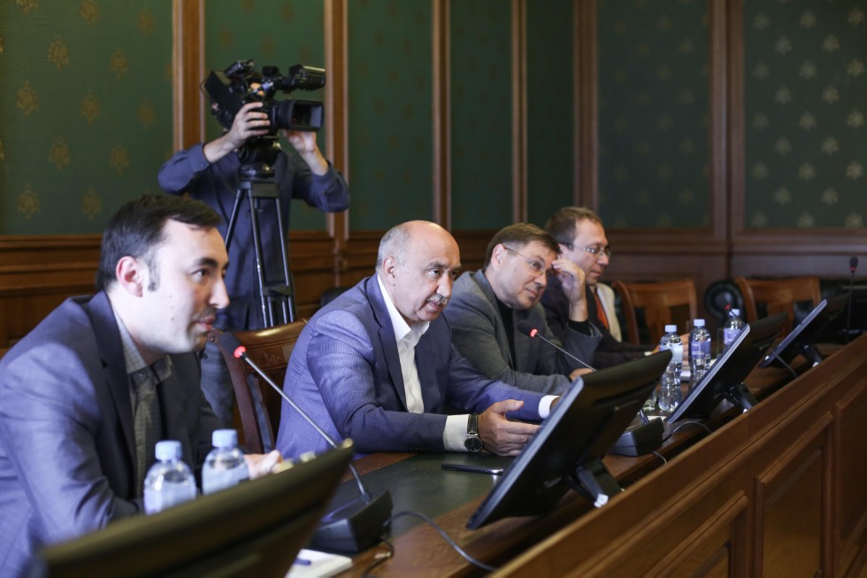 Rector Ilshat Gafurov spoke with participants of Kazan Precision Medicine Workshop