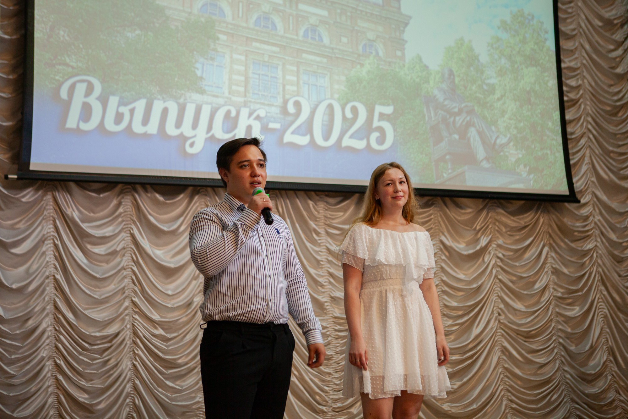 Состоялось вручение дипломов выпускникам Елабужского института КФУ Состоялось вручение дипломов выпускникам Елабужского института КФУ