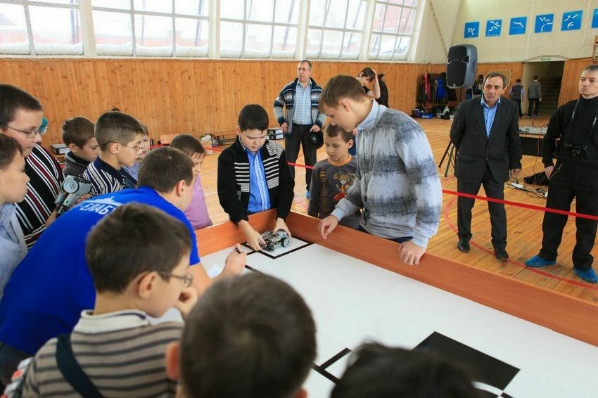 Соревнования по робототехнике Соревнования по робототехнике