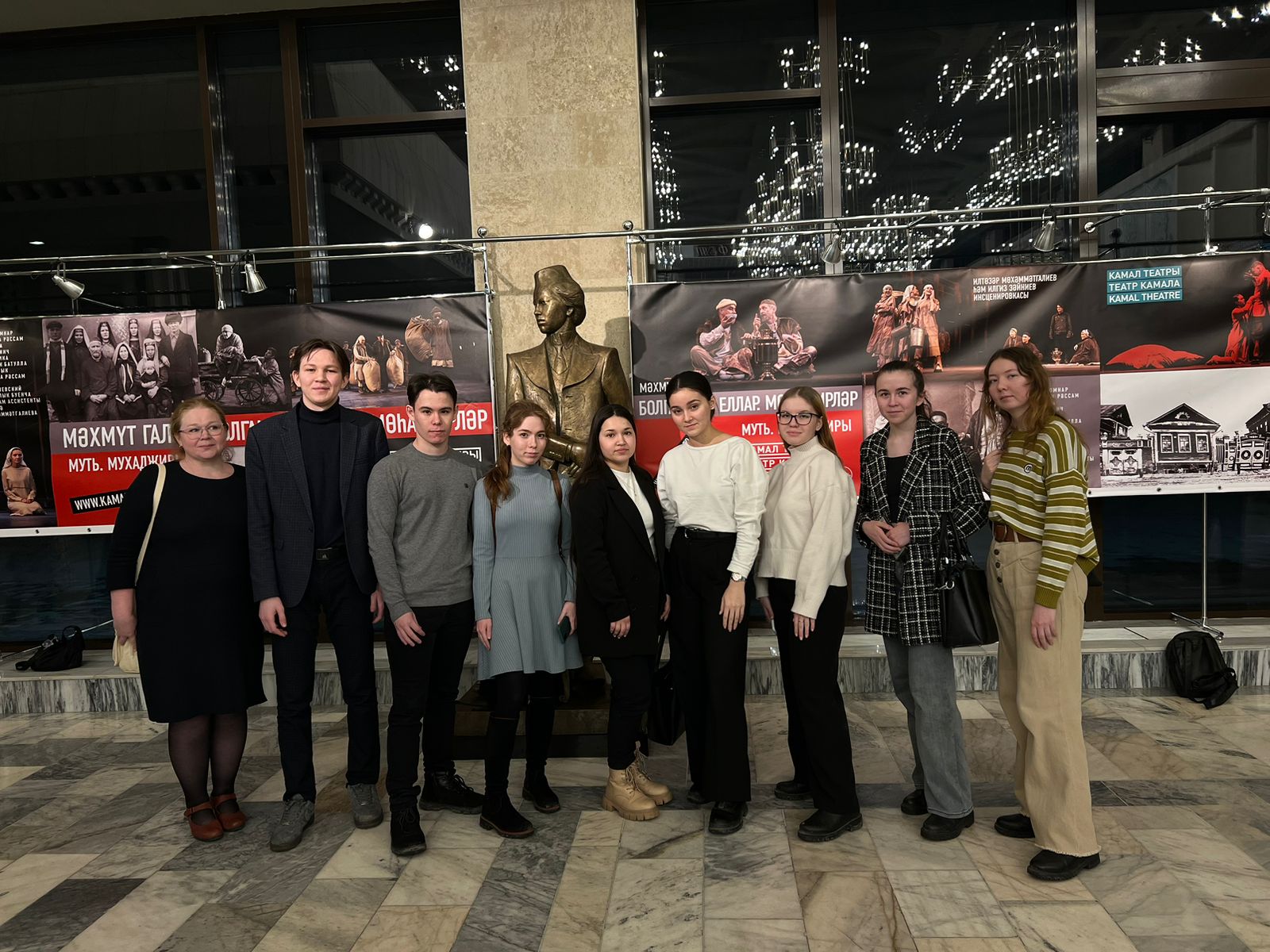 КФУ студентлары 'Шәрык клубы'нда А.Әхмәтгалиеваның 'Капка' хикәясе һәм инсценировкасы хакында фикер алышуда катнаштылар КФУ студентлары 'Шәрык клубы'нда А.Әхмәтгалиеваның 'Капка' хикәясе һәм инсценировкасы хакында фикер алышуда катнаштылар