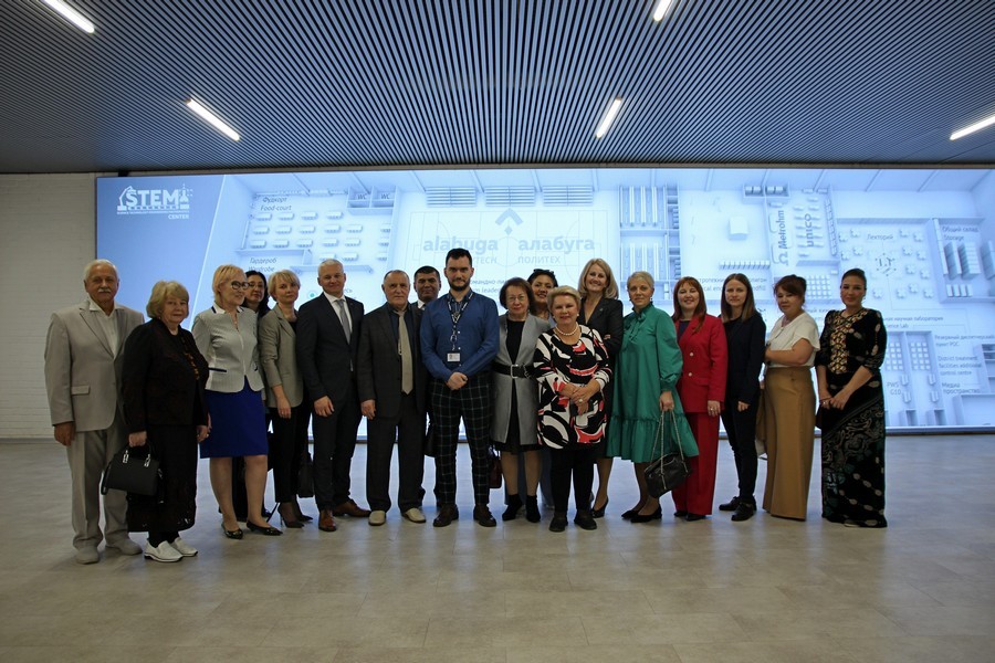 Стратегическая сессия в образовательном центре 'Алабуга Политех' Стратегическая сессия в образовательном центре 'Алабуга Политех'