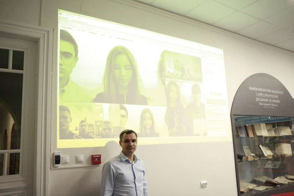 В Елабужском институте КФУ состоялся 'Международный Фестиваль русских школ', посвященный 190-летию Льва Толстого В Елабужском институте КФУ состоялся 'Международный Фестиваль русских школ', посвященный 190-летию Льва Толстого