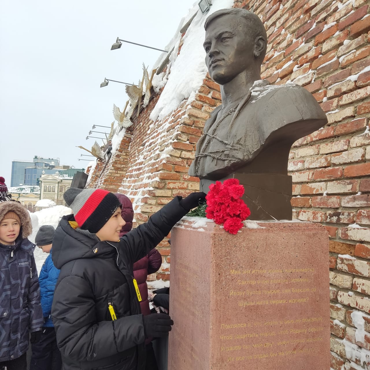 Лицеисты возложили цветы к бюсту великого татарского поэта Мусы Джалиля