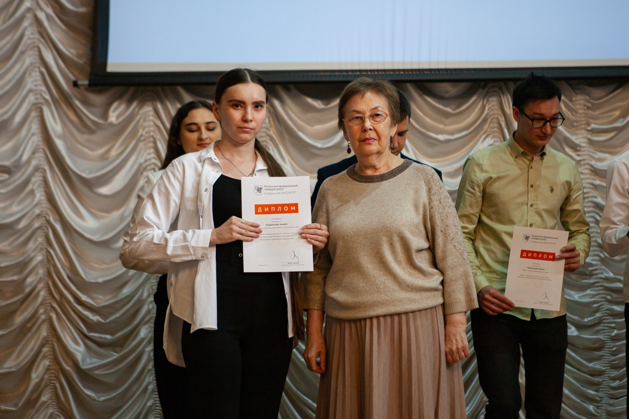 В Елабужском институте КФУ наградили интеллектуальных лидеров В Елабужском институте КФУ наградили интеллектуальных лидеров