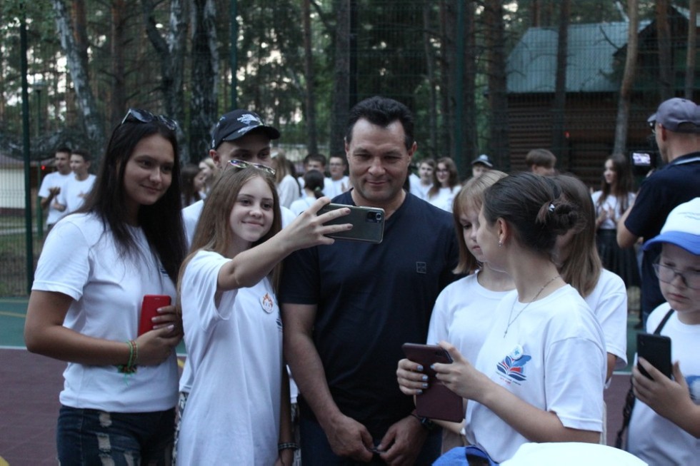 Директор Елабужского института КФУ и глава Елабужского муниципального района посетили 'Университетскую смену' Директор Елабужского института КФУ и глава Елабужского муниципального района посетили 'Университетскую смену'