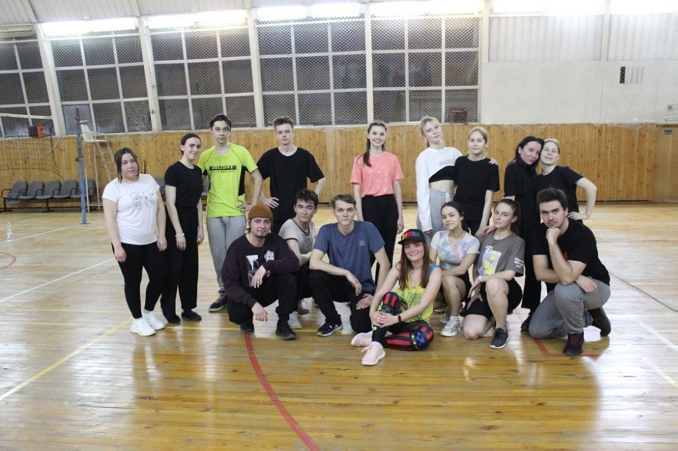 Студенты Елабужского института КФУ приняли участие в танцевальном фитнес-занятии 'Zumba' ,Елабужский институт КФУ