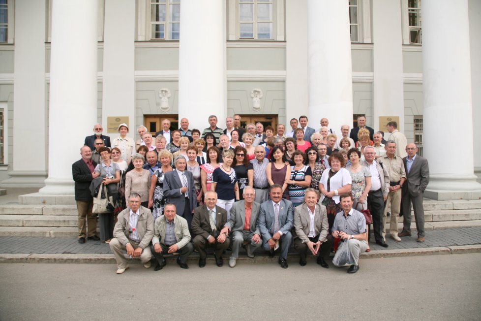 Встреча выпускников митхт 2024. Выпускники физфака МГУ 1994 года. Физфак МГУ выпуск 1999. Физфак МГУ выпу к 1981.