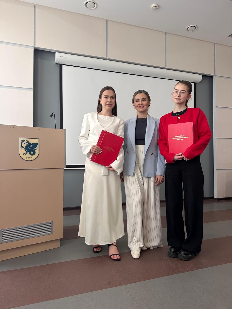 Выпускники кафедры общего менеджмента закрыли сезон защит 2025 Выпускники кафедры общего менеджмента закрыли сезон защит 2025