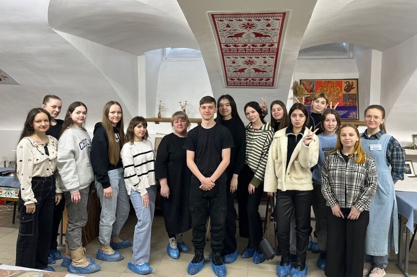 Студенты посетили мастер-класс по изготовлению глиняной тарелки Студенты посетили мастер-класс по изготовлению глиняной тарелки