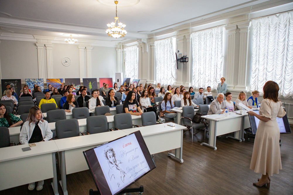 В Елабужском институте КФУ прошел международный конкурс чтецов для иностранных студентов 'Мой Пушкин' В Елабужском институте КФУ прошел международный конкурс чтецов для иностранных студентов 'Мой Пушкин'