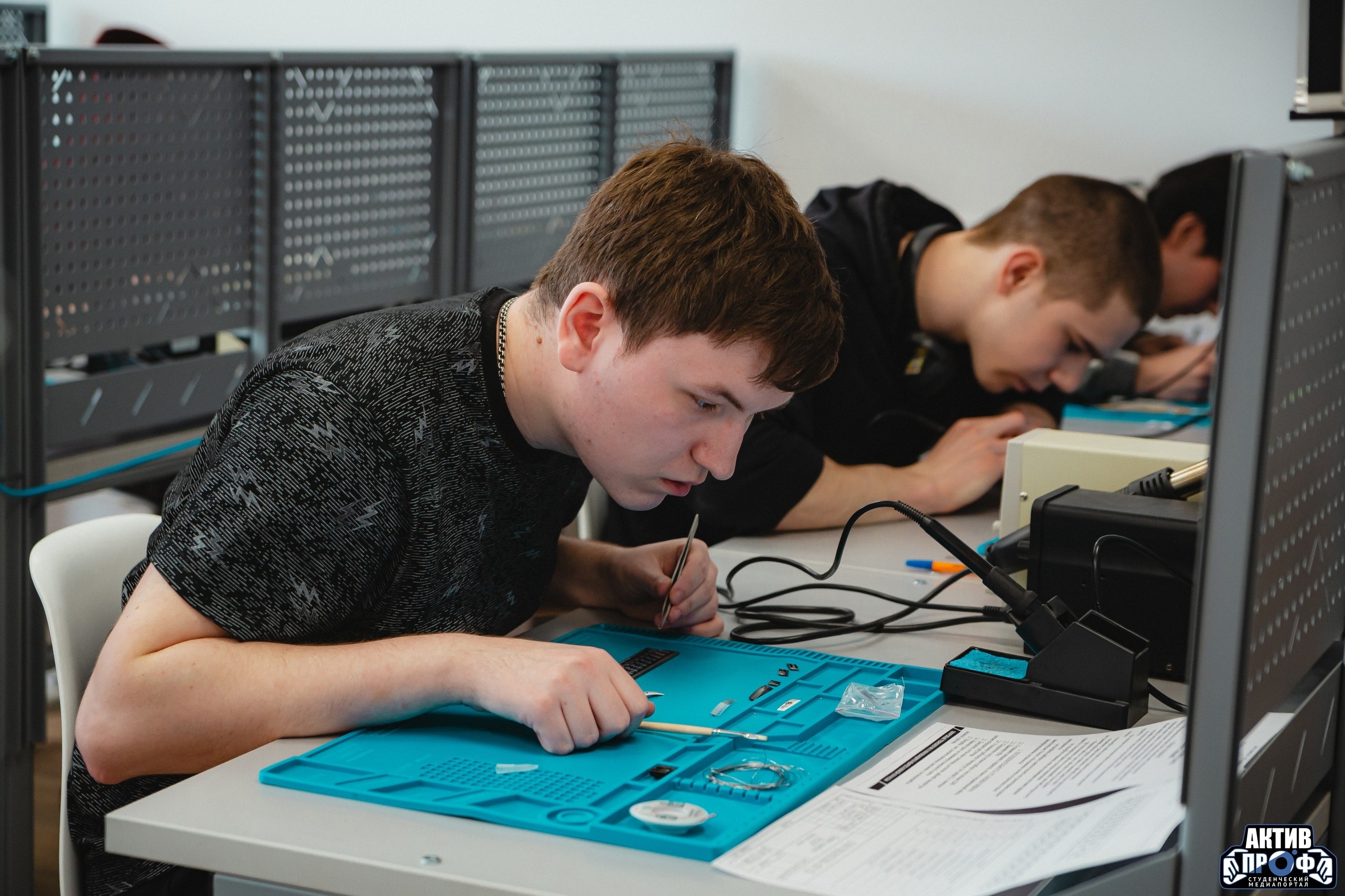 'Собрать схему и доказать класс' 'Собрать схему и доказать класс'