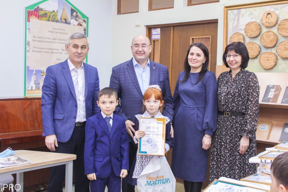 'Туган тел' олимпиадасының җиңүчеләрен бүләкләү 'Туган тел' олимпиадасының җиңүчеләрен бүләкләү