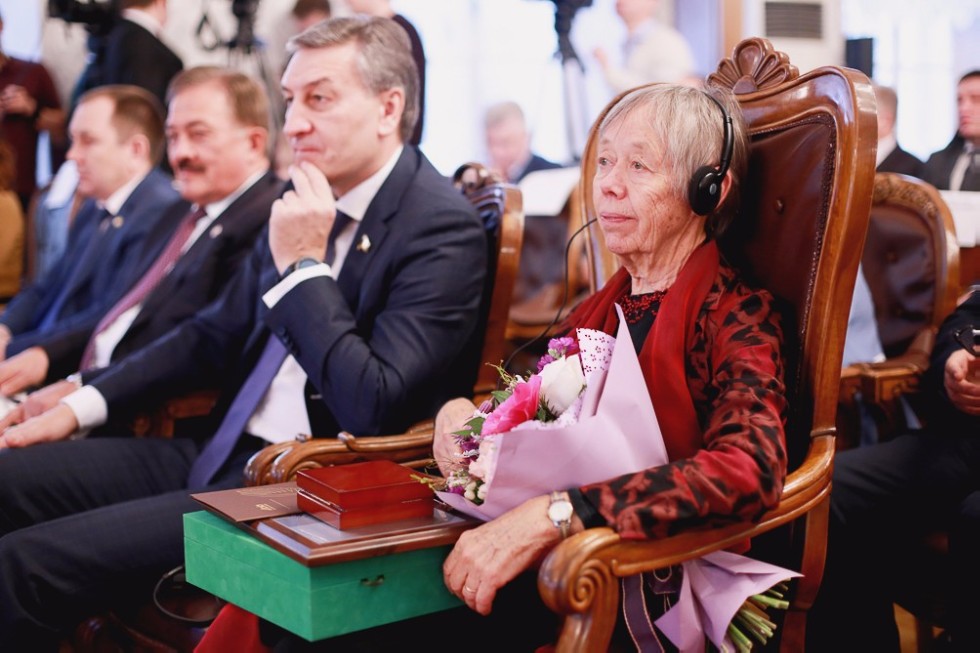 Lobachevsky Medal and Prize Awarded to Richard Schoen Lobachevsky Medal and Prize Awarded to Richard Schoen