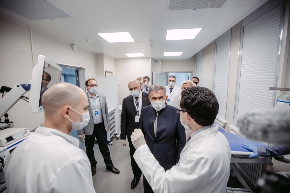 Center for Precision and Regenerative Medicine toured by President of Tatarstan Rustam Minnikhanov