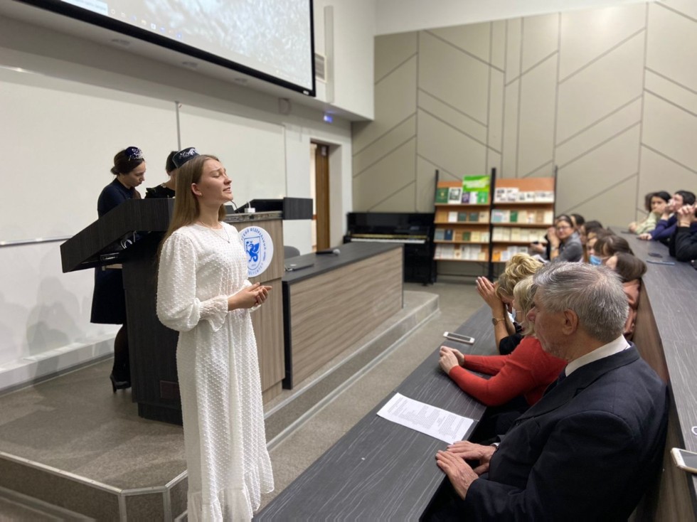 Бу кырлар, бу үзәннәрдә минем үзем генә белгән эзем бар... Бу кырлар, бу үзәннәрдә минем үзем генә белгән эзем бар...