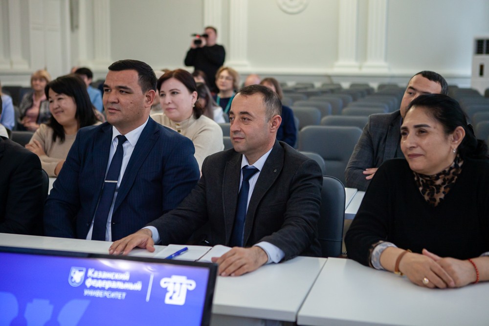 В Елабужском институте КФУ встретили делегацию из Термеза В Елабужском институте КФУ встретили делегацию из Термеза