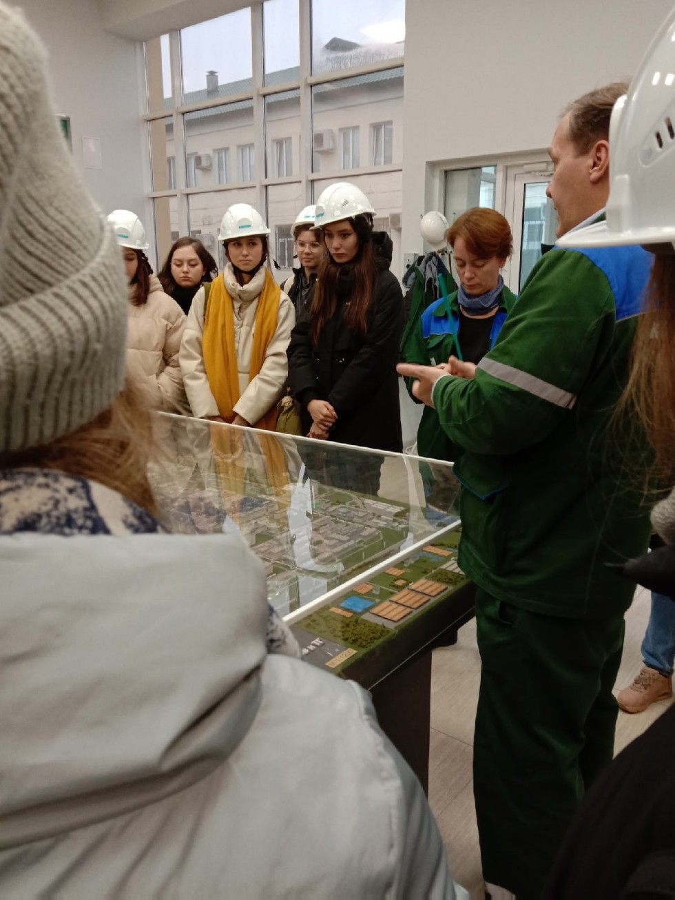 Студенты 4 курса Химического института им. А.М. Бутлерова посетили ПАО 'Казаньоргсинтез'.