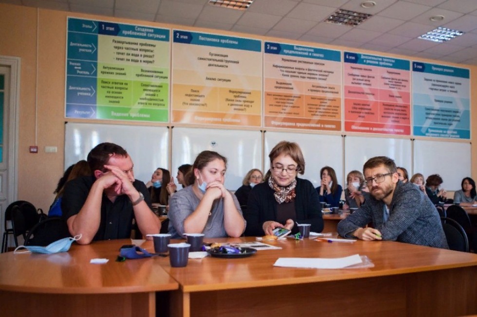 В Елабужском институте прошел квиз для преподавателей и сотрудников ЕИ КФУ и ОШ 'Университетская', посвященный Дню учителя В Елабужском институте прошел квиз для преподавателей и сотрудников ЕИ КФУ и ОШ 'Университетская', посвященный Дню учителя