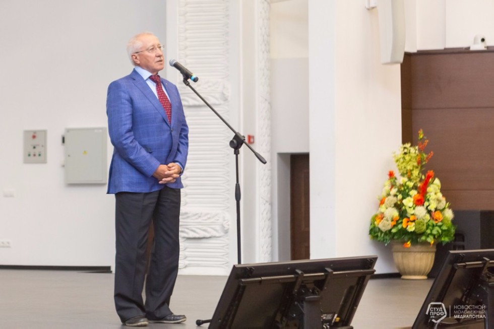 В КФУ состоялась церемония награждения конкурса 'Лучшая академическая группа' и фестиваля 'Интеллектуальная весна' В КФУ состоялась церемония награждения конкурса 'Лучшая академическая группа' и фестиваля 'Интеллектуальная весна'