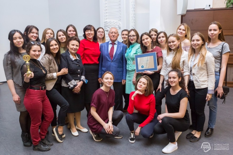 В КФУ состоялась церемония награждения конкурса 'Лучшая академическая группа' и фестиваля 'Интеллектуальная весна' В КФУ состоялась церемония награждения конкурса 'Лучшая академическая группа' и фестиваля 'Интеллектуальная весна'