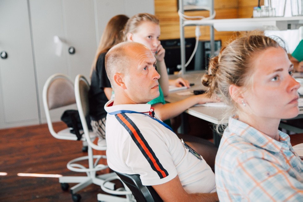 ��������