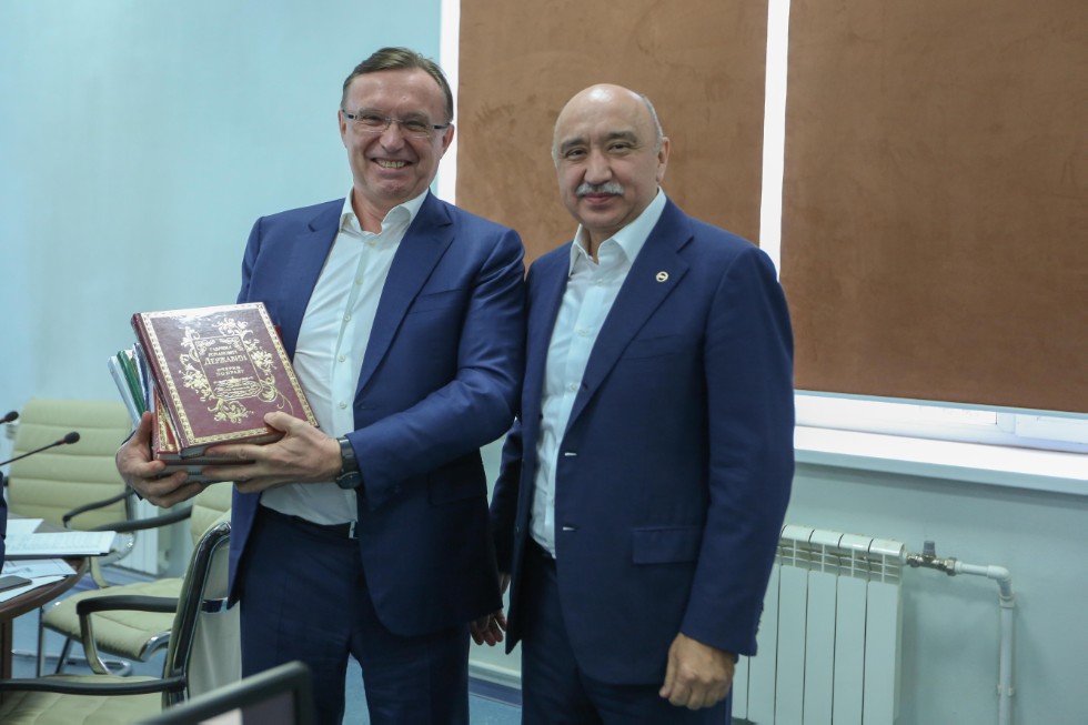 Rector Ilshat Gafurov spoke with Director General of KAMAZ Sergey Kogogin