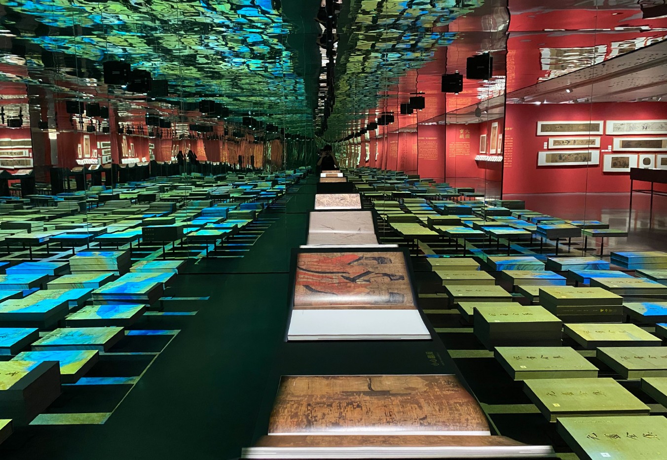 Чжэцзянский университет подарил КФУ уникальную коллекцию книг о древнекитайской живописи Чжэцзянский университет подарил КФУ уникальную коллекцию книг о древнекитайской живописи