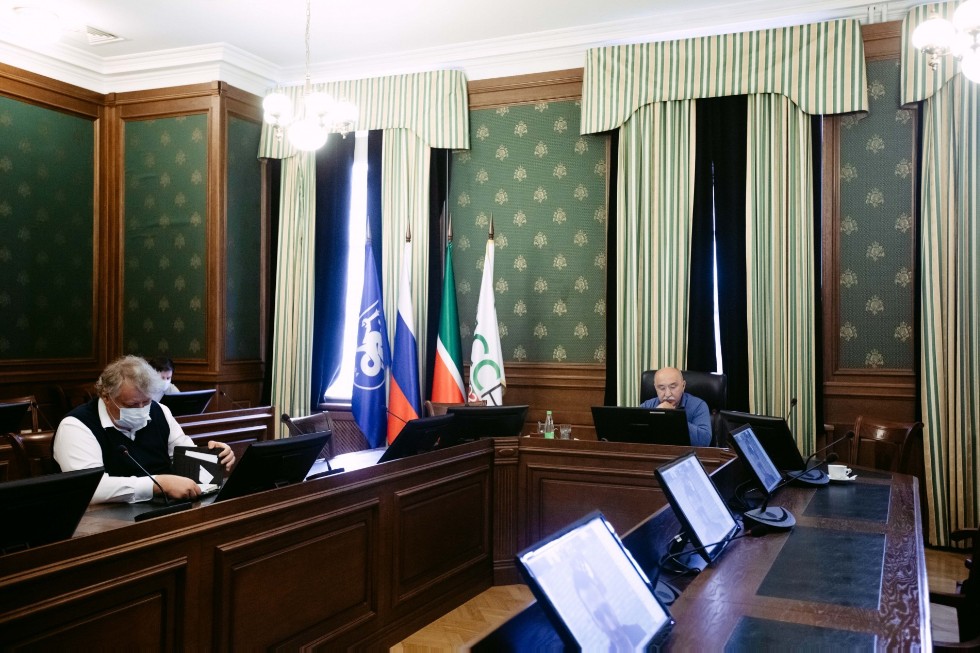 Ректор КФУ принял участие в заседании 'Клуба десяти' Ректор КФУ принял участие в заседании 'Клуба десяти'