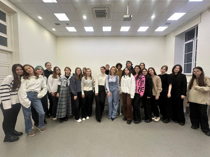 Поздравить первокурсников с Всемирным днем телевидения пришли практики медиаиндустрии Поздравить первокурсников с Всемирным днем телевидения пришли практики медиаиндустрии