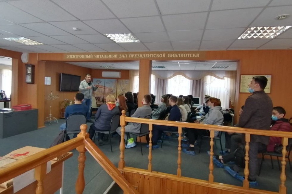 Студенты отделения экономических и юридических наук посетили библиотеку серебряного века Студенты отделения экономических и юридических наук посетили библиотеку серебряного века