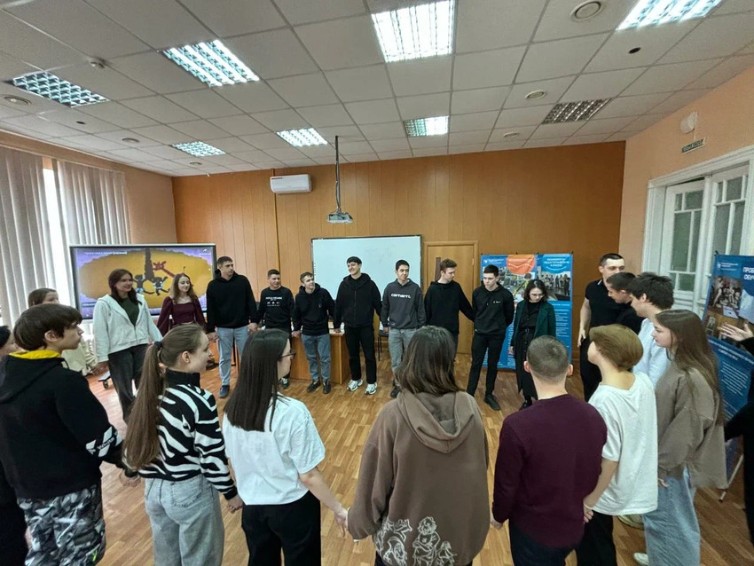 Сертификаты помощника вожатого получили участники психолого-педагогических классов Сертификаты помощника вожатого получили участники психолого-педагогических классов