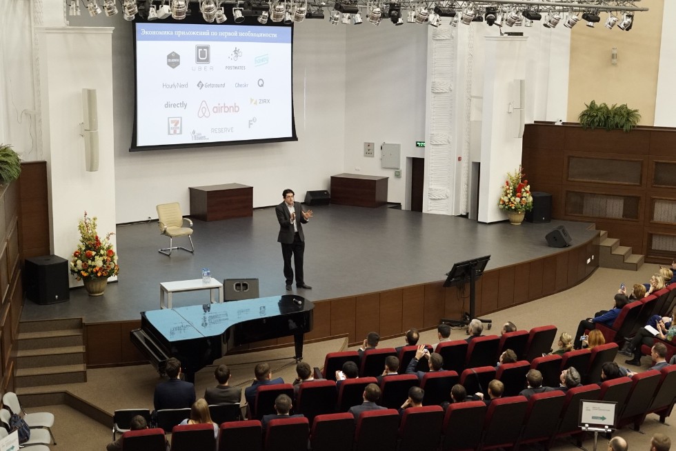 Профессор Стэнфордского университета рассказал в КФУ о глобальных инновационных трендах 2019 года Профессор Стэнфордского университета рассказал в КФУ о глобальных инновационных трендах 2019 года