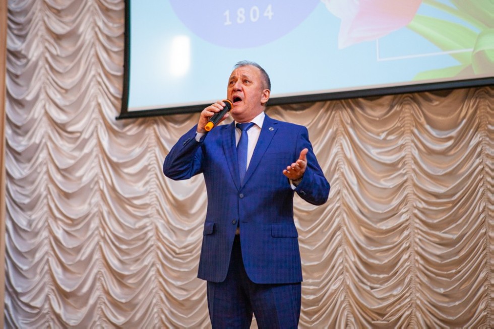 В Елабужском институте состоялся праздничный концерт '23+8' В Елабужском институте состоялся праздничный концерт '23+8'