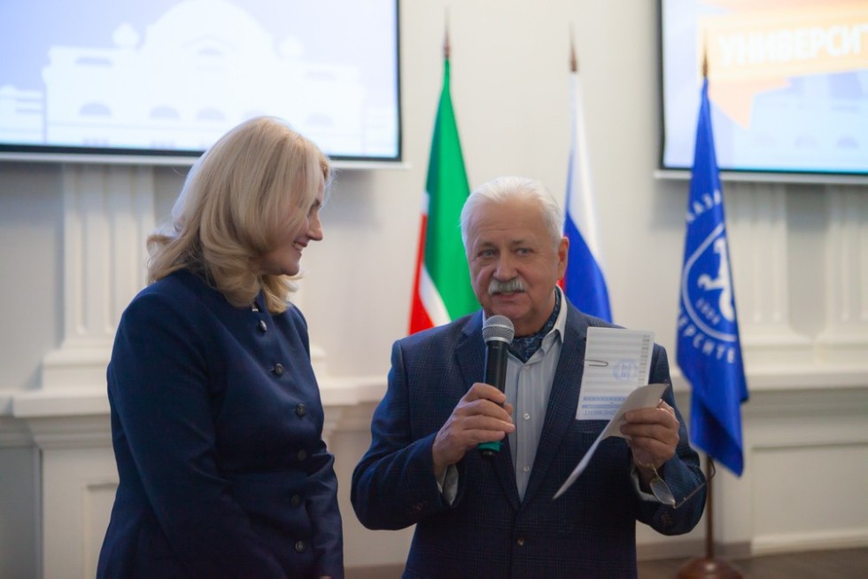 В Елабужском институте КФУ состоялся торжественный Ученый совет, посвященный празднованию дня рождения Казанского университета и Елабужского института В Елабужском институте КФУ состоялся торжественный Ученый совет, посвященный празднованию дня рождения Казанского университета и Елабужского института