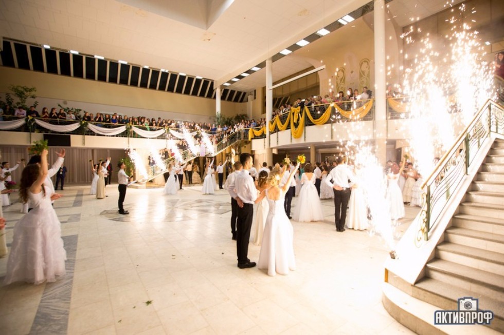 Торжественный бал в честь Дня рождения университета прошел в Елабужском институте КФУ Торжественный бал в честь Дня рождения университета прошел в Елабужском институте КФУ