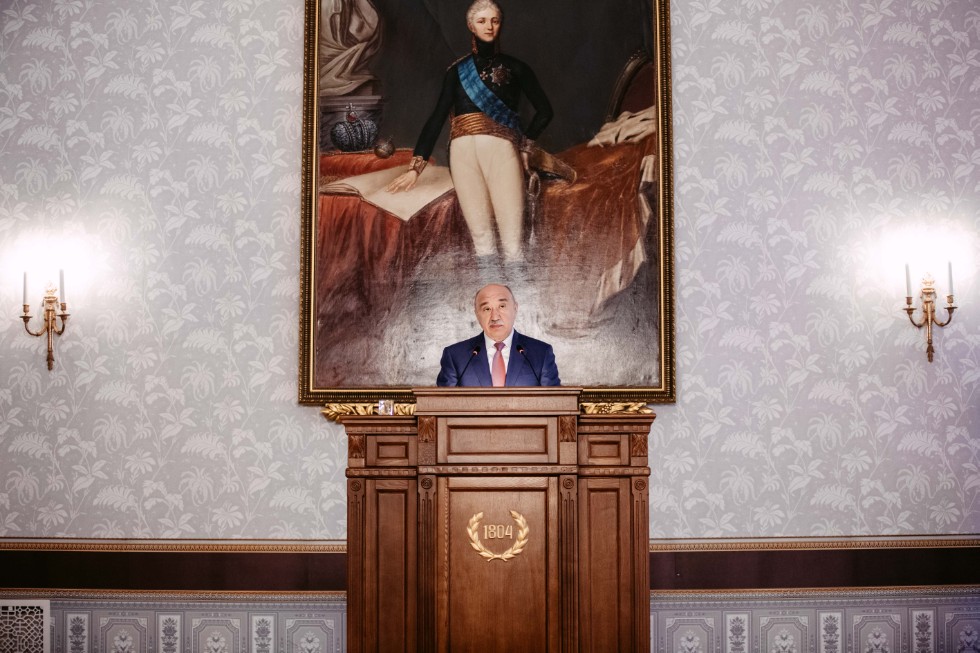 Daniel T. Wise receives Lobachevsky Medal and Prize from Kazan Federal University Daniel T. Wise receives Lobachevsky Medal and Prize from Kazan Federal University