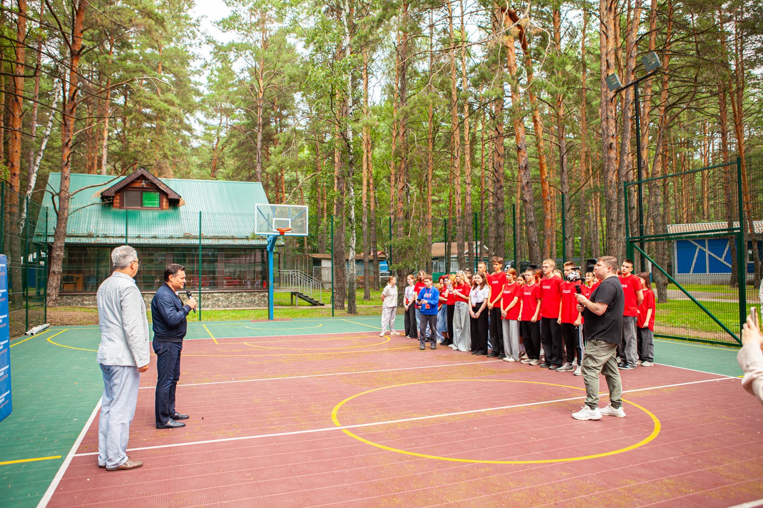 Глава ЕМР встретился со школьниками из ЛНР Глава ЕМР встретился со школьниками из ЛНР