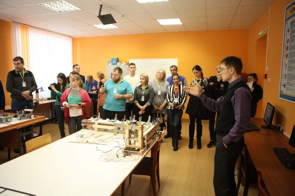 В Елабужском институте КФУ прошёл пресс-тур с участием представителей СМИ и блогеров В Елабужском институте КФУ прошёл пресс-тур с участием представителей СМИ и блогеров