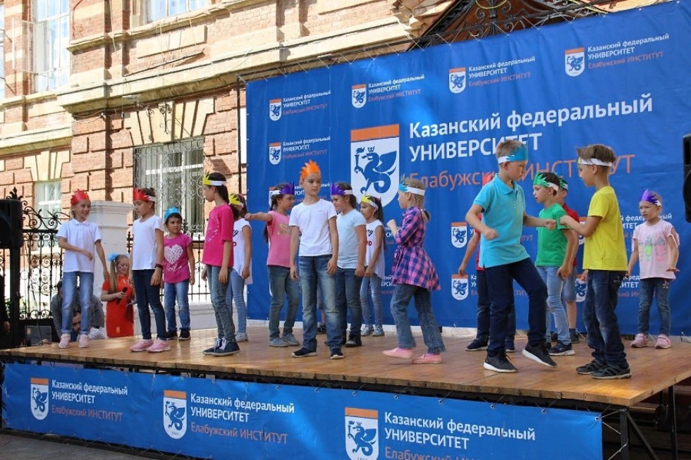 Все мы родом из детства Все мы родом из детства