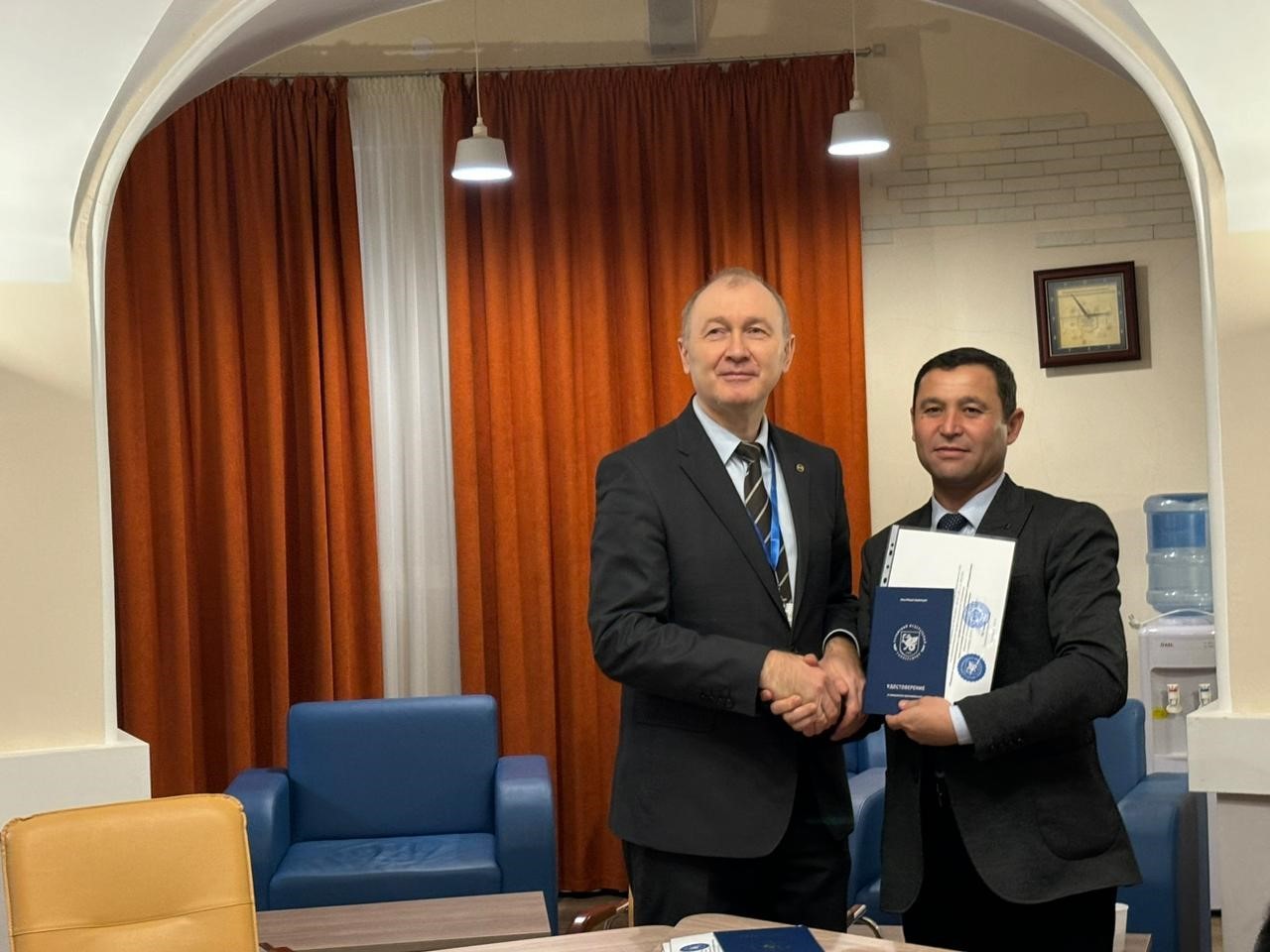 В Институте психологии и образования преподавателям Шахрисабзского государственного педагогического института вручили документы о повышении квалификации В Институте психологии и образования преподавателям Шахрисабзского государственного педагогического института вручили документы о повышении квалификации