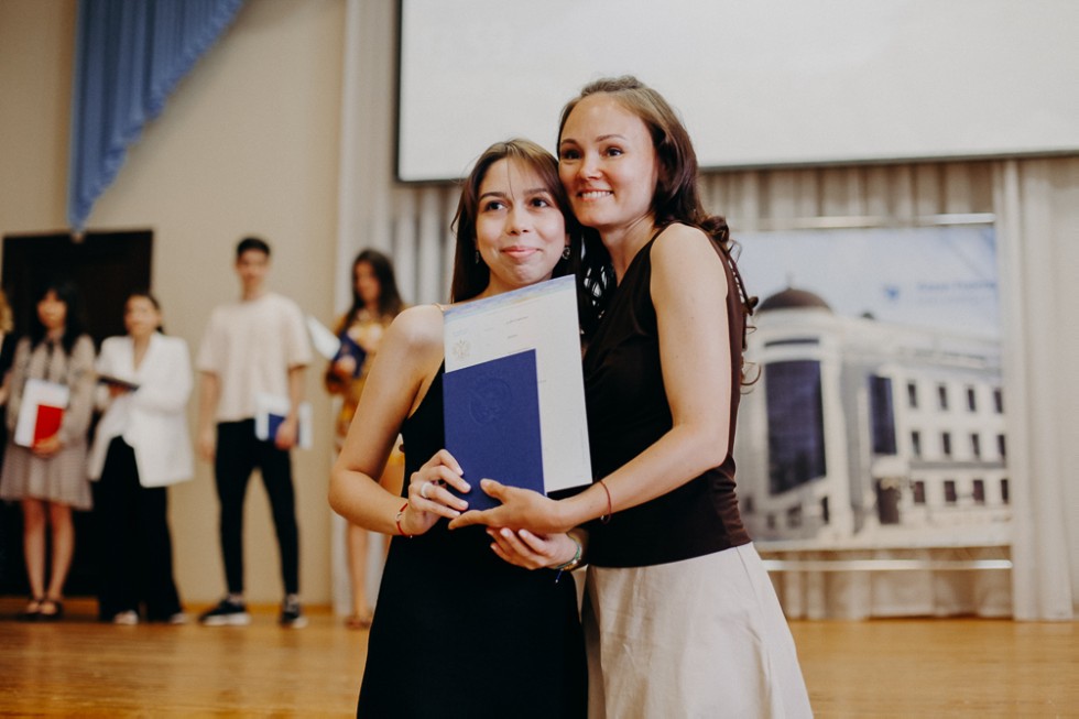 Состоялось торжественное вручение дипломов выпускникам бакалавриата по направлению Состоялось торжественное вручение дипломов выпускникам бакалавриата по направлению